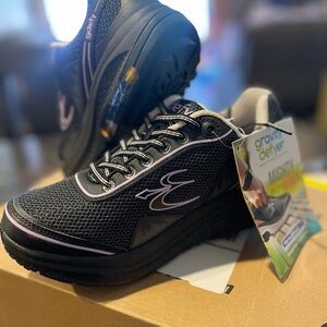 Gravity Defyer Women's Black and Purple Athletic Shoes- New